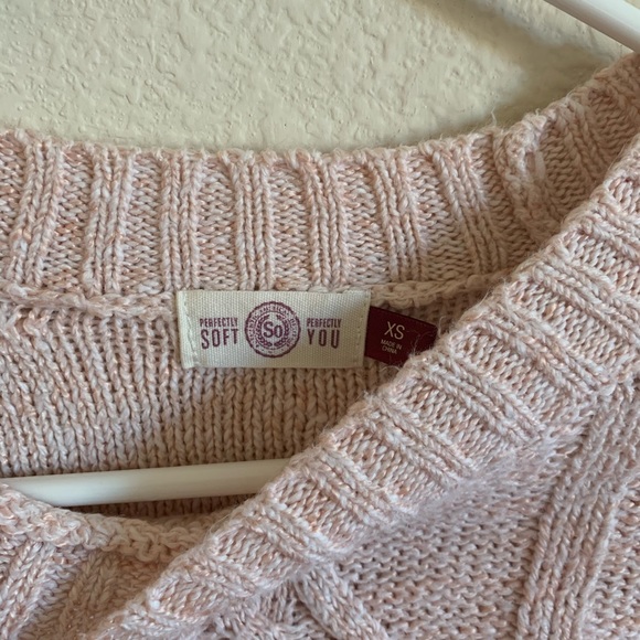 Light pink soft knit pullover sweater - Picture 3 of 4
